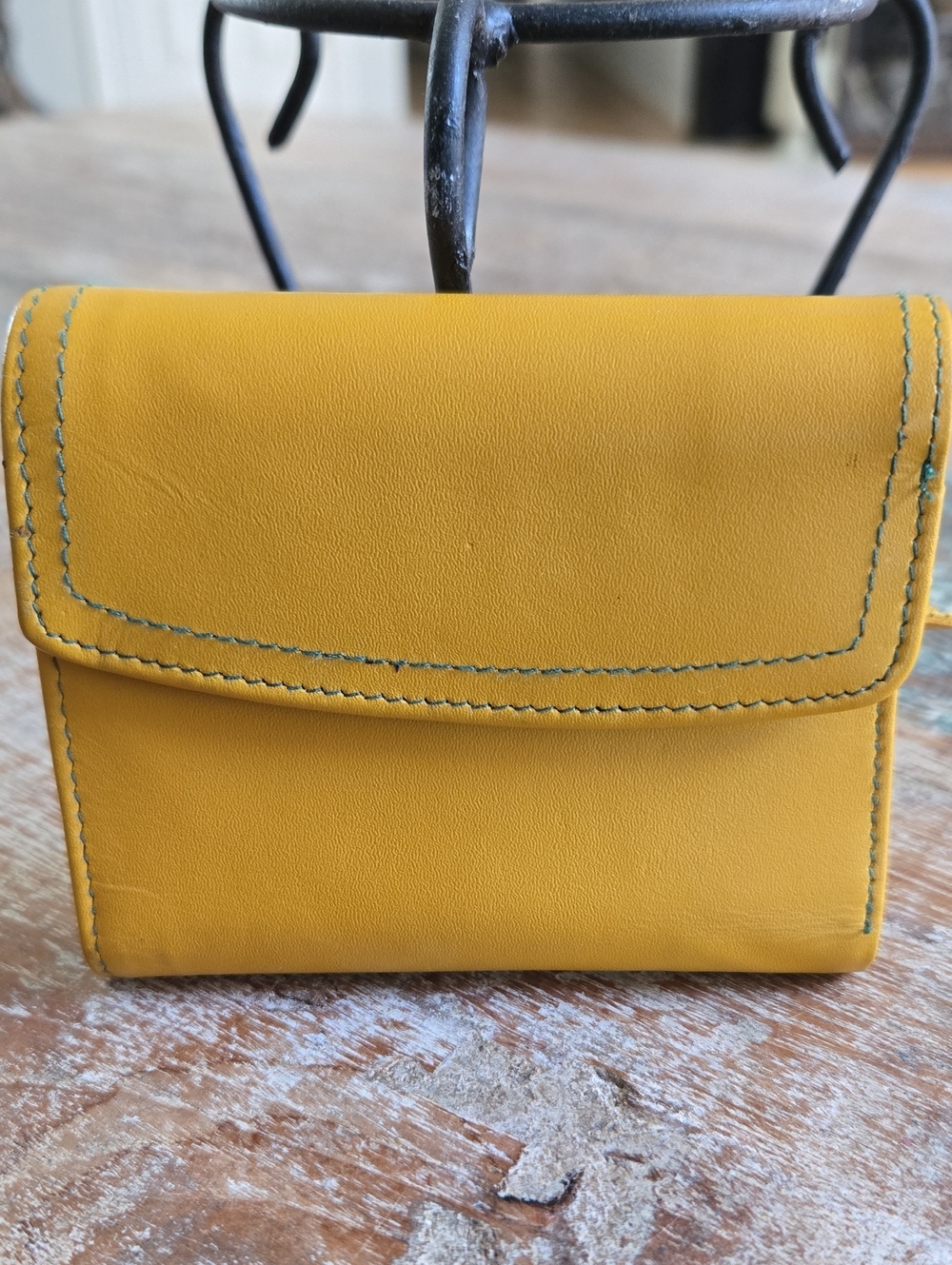 Buxton Mustard Yellow Genuine Leather Compact Wallet Like New. (BIN 005)